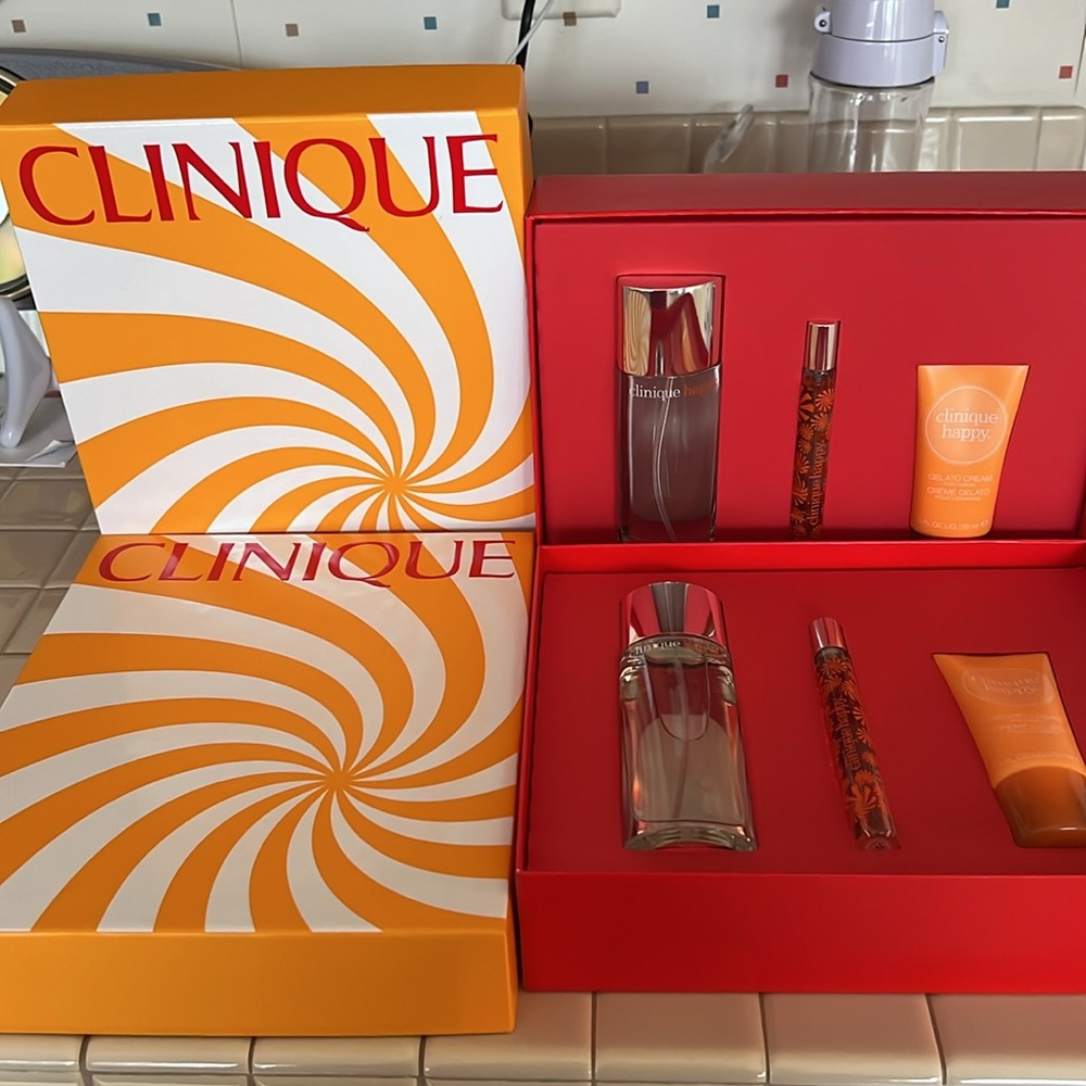 TWO SETS Clinique Happy for the price of ONE